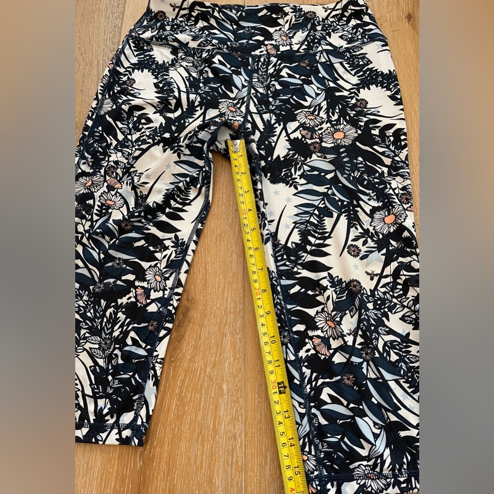 Sweaty Betty running crops. Excellent condition. Small. - Picture 7 of 11